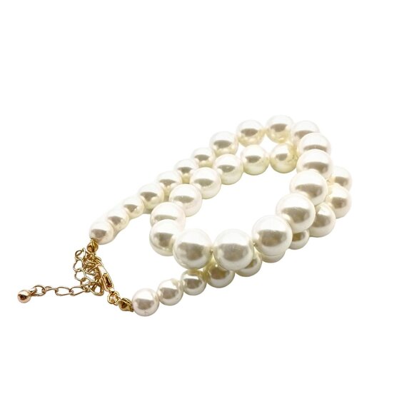 Lustrous White Faux Pearl Graduated Strand, Vintage Beaded Glass Pearls Necklace - Picture 3 of 3